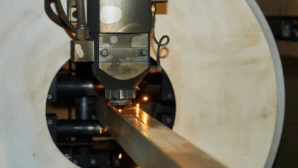Industrielle Dienstleistungen im Bereich Laserschneiden von Blechen